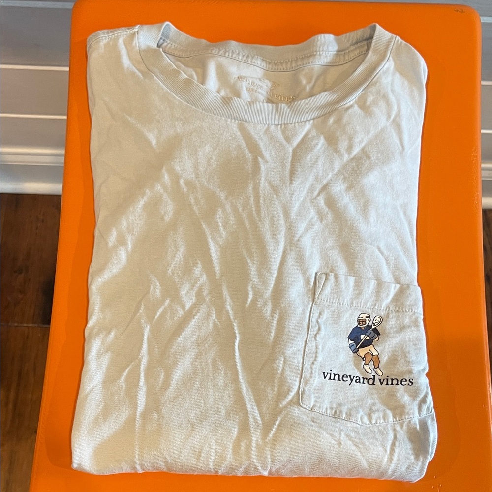 Vineyard Vines light blue Lacrosse t-shirt. GUC. Size Medium.